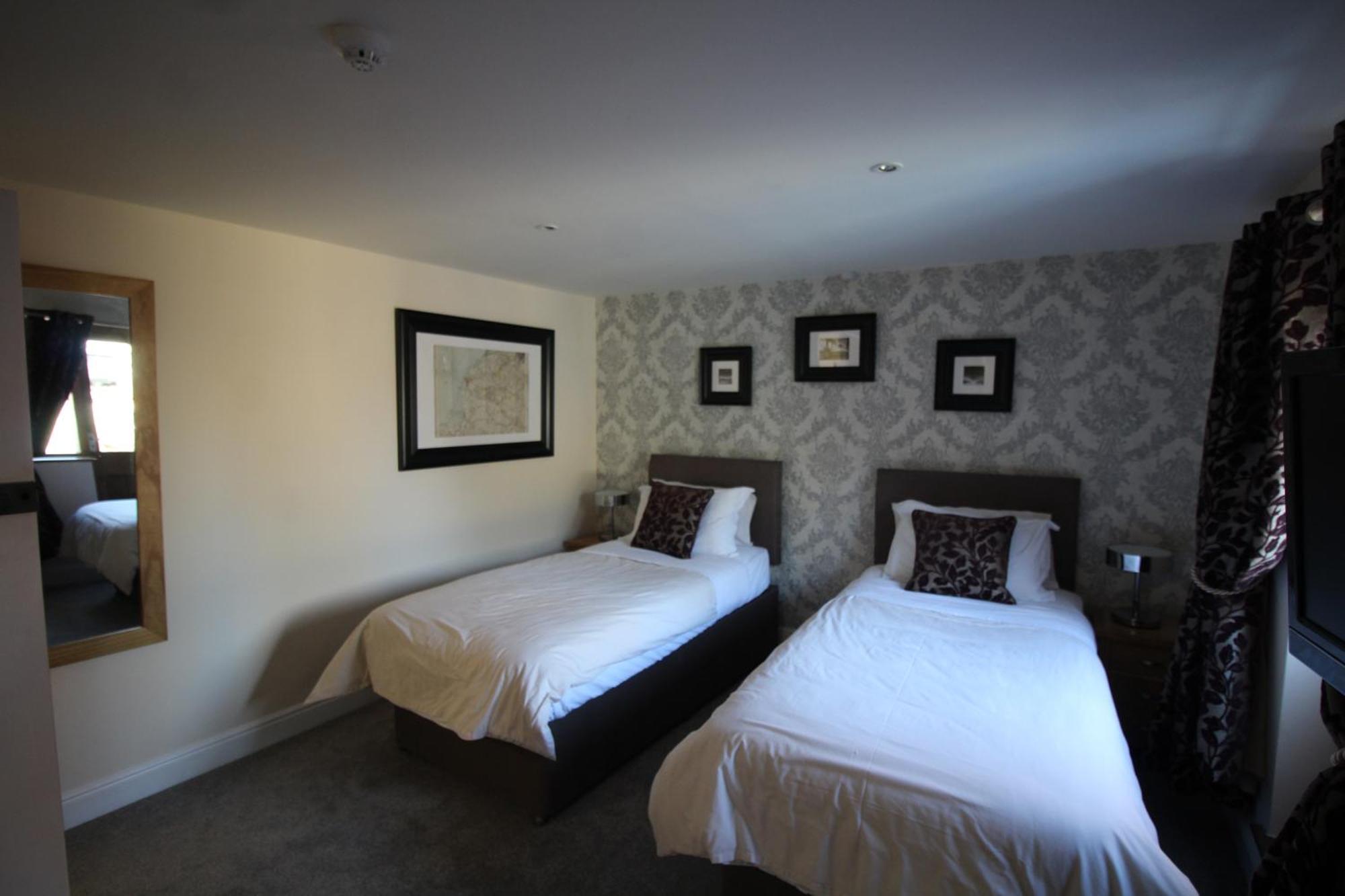 The Clothiers Arms Hotel Stroud  Room photo