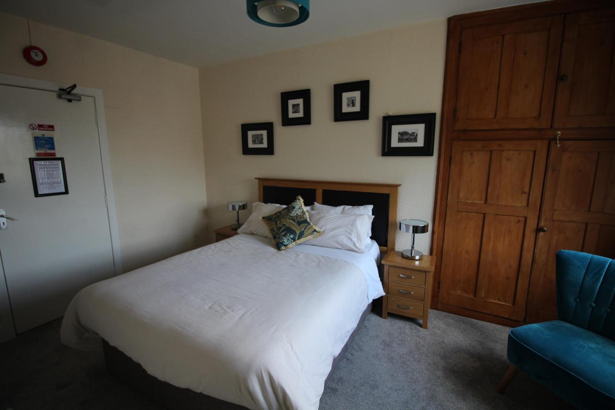 The Clothiers Arms Hotel Stroud  Room photo